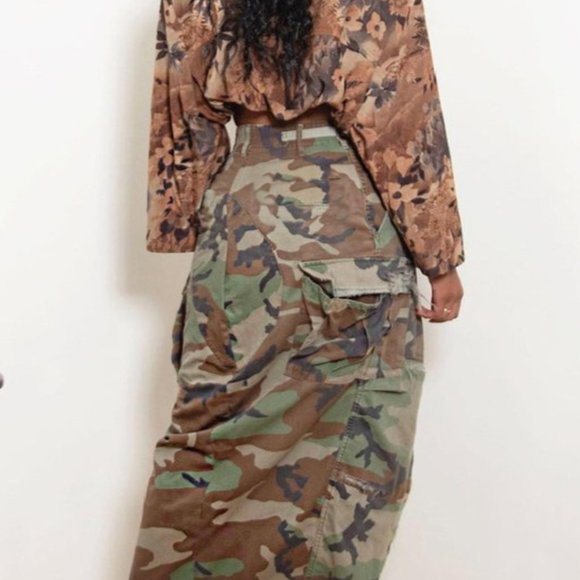HIGH SLIT CAMO PRINT SKIRT - Picture 4 of 9